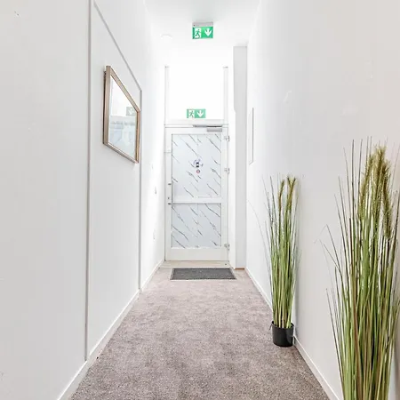 Apartment 6br / Shared Garden Near Lorenz Boehler & Danube *