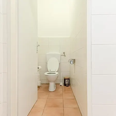 Apartment 6br / Shared Garden Near Lorenz Boehler & Danube Vienna