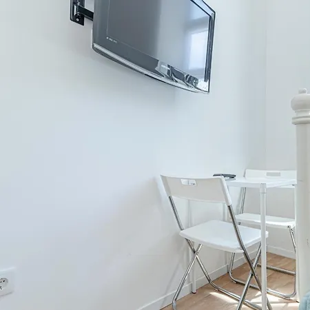 Apartment 6br / Shared Garden Near Lorenz Boehler & Danube