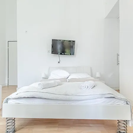 Apartment 6br / Shared Garden Near Lorenz Boehler & Danube Vienna