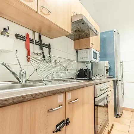 6br / Shared Garden Near Lorenz Boehler & Danube Vienna