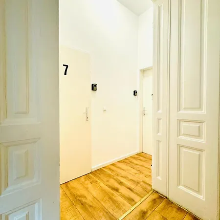 Apartment 9br For 18p, 12min Walk To Augarten Vienna
