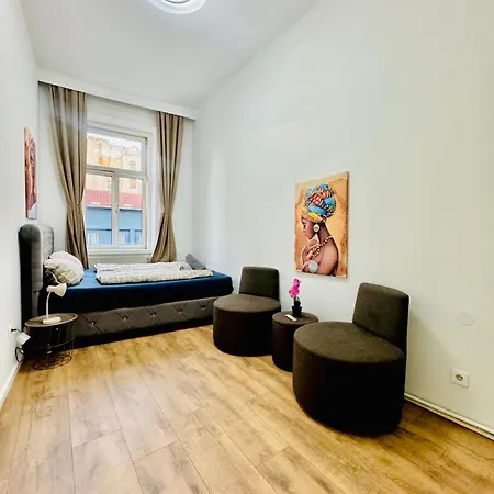 Apartment 9br For 18p, 12min Walk To Augarten
