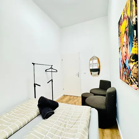 Apartment 9br For 18p, 12min Walk To Augarten *