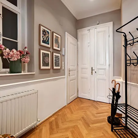 Apartment Diplomatic District Apartment, 6 Stops To Center Vienna