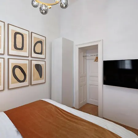 Diplomatic District Apartment, 6 Stops To Center