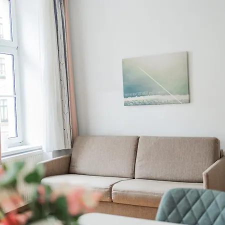 74 Living Apartment *