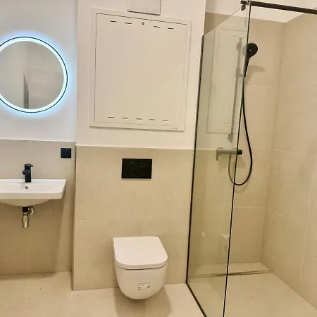 Modern Stylish With Garden & Free Parking Apartment