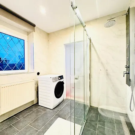 Apartment Cozy In A For Groups, 16-mins To Blumengaerten Wien