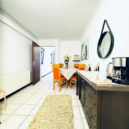 Cozy In A For Groups, 16-mins To Blumengaerten Apartment *