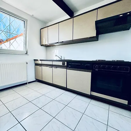 Cozy In A For Groups, 16-mins To Blumengaerten Apartment *