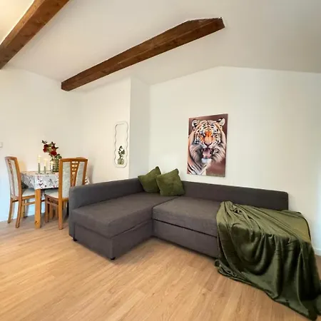 Cozy In A For Groups, 16-mins To Blumengaerten Apartment *