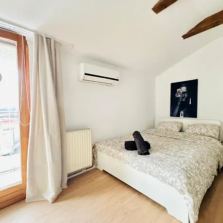 Cozy In A For Groups, 16-mins To Blumengaerten Apartment