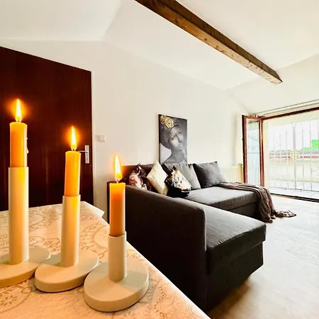 Apartment Cozy In A For Groups, 16-mins To Blumengaerten *