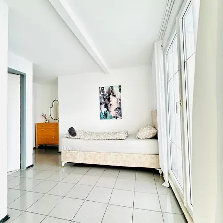 Apartment Cozy In A For Groups, 16-mins To Blumengaerten Wien