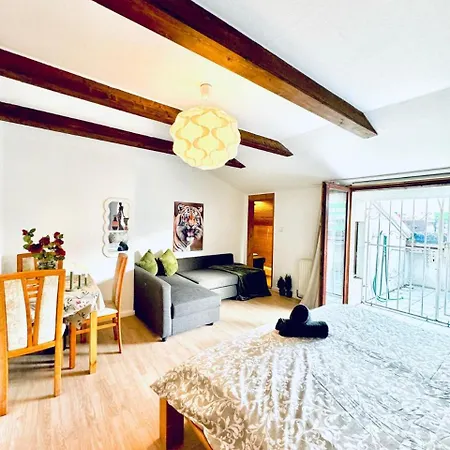 Cozy In A For Groups, 16-mins To Blumengaerten Apartment Wien