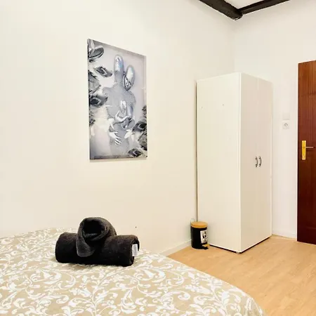 Apartment Cozy In A For Groups, 16-mins To Blumengaerten Wien