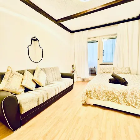 Cozy In A For Groups, 16-mins To Blumengaerten Apartment