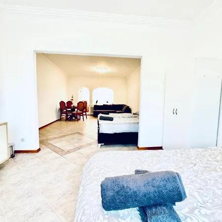 Cozy In A For Groups, 16-mins To Blumengaerten Wien