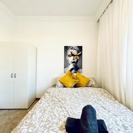Cozy In A For Groups, 16-mins To Blumengaerten Apartment