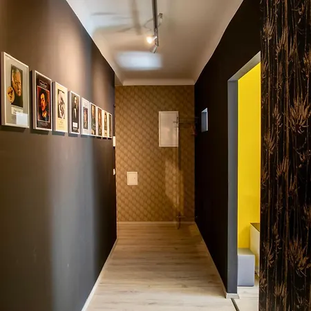 Apartment Stylishly Colorful & In - Wifi *