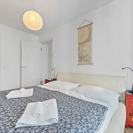 Lägenhet 2-zimmer Wohnung, Im Zentrum, Garage, Terrasse Wien