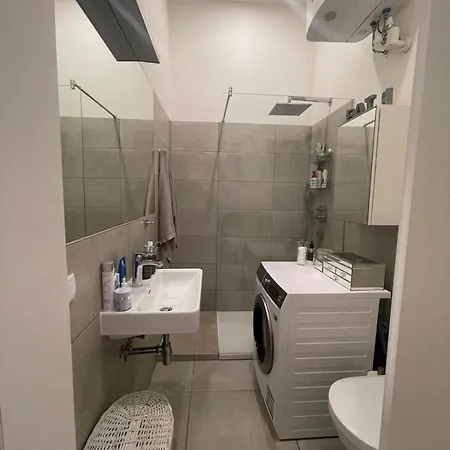 Stayin - Elegant Design With Garden Apartment
