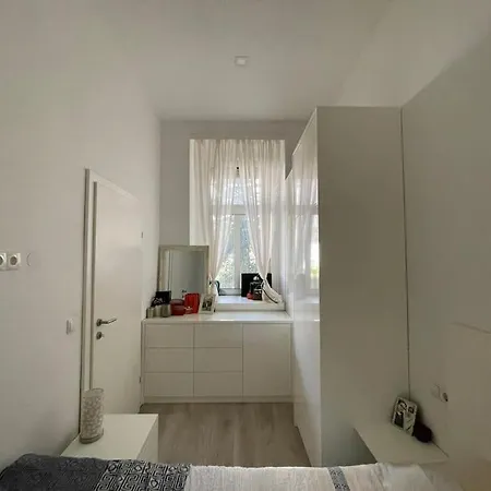 Stayin - Elegant Design With Garden Apartment *