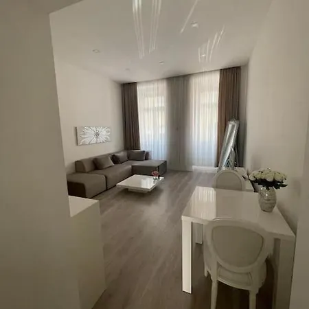 Stayin - Elegant Design With Garden Vienna