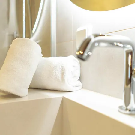 Fortyplusone - Newly Renovated! Ξενοδοχείο 4*