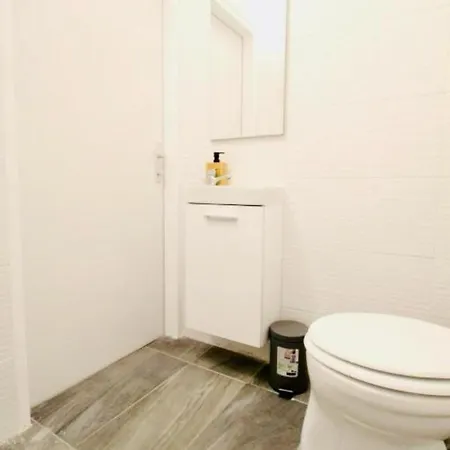 Spacious Cozy 1br Near To Danube River *