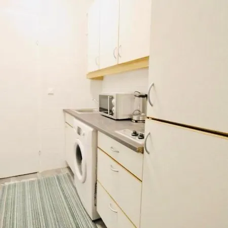 Spacious Cozy 1br Near To Danube River