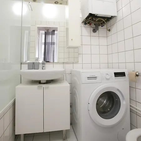 Downtown Bliss Modern Retreat With Free Parking And Fast Internet 600 Mbits Apartment *