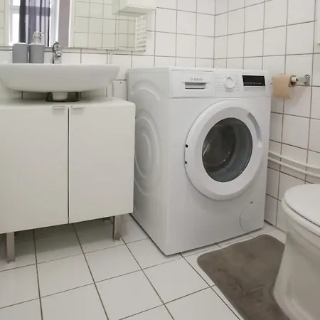 Downtown Bliss Modern Retreat With Free Parking And Fast Internet 600 Mbits Apartment