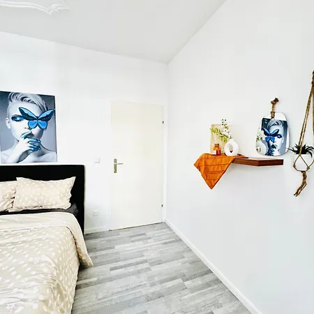 Very Spacious For Up To 7p With Great Location Apartment *