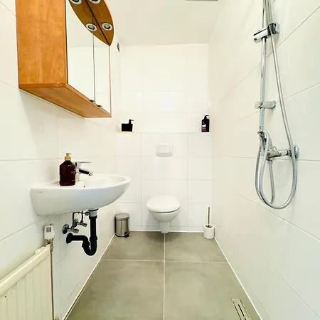 Very Spacious For Up To 7p With Great Location Apartment