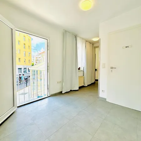 Very Spacious For Up To 7p With Great Location Apartment