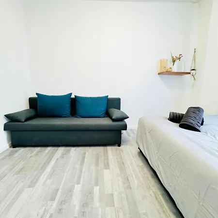 Very Spacious For Up To 7p With Great Location Apartment *
