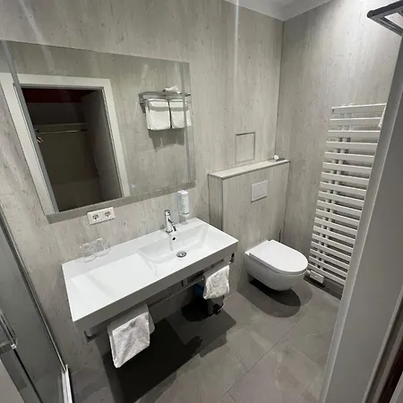 Caroline Hotel 3*