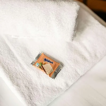Roomy For 2 - 4 In Hip Area & Free Parking