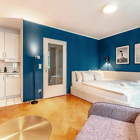 Apartment Roomy For 2 - 4 In Hip Area & Free Parking