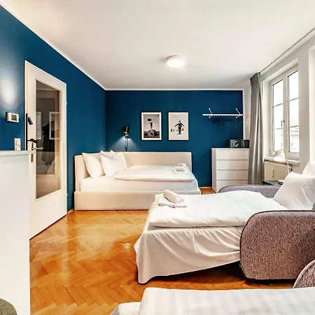 Apartment Roomy For 2 - 4 In Hip Area & Free Parking