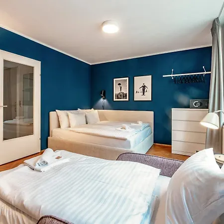 Roomy For 2 - 4 In Hip Area & Free Parking Apartment *