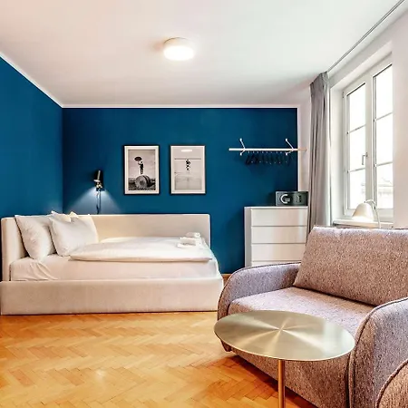 Roomy For 2 - 4 In Hip Area & Free Parking