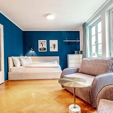 Roomy For 2 - 4 In Hip Area & Free Parking Apartment *