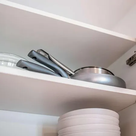 Roomy For 2 - 4 In Hip Area & Free Parking