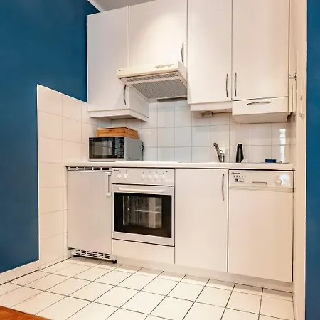 Roomy For 2 - 4 In Hip Area & Free Parking Apartment *