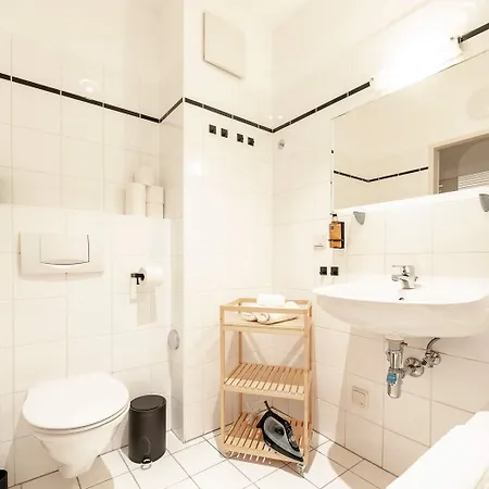 Roomy For 2 - 4 In Hip Area & Free Parking Apartment *