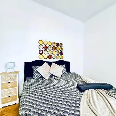 Apartment Affordable 1br & 1lr Apt, 7 Min To Westbahnhof