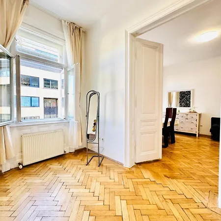 Apartment Affordable 1br & 1lr Apt, 7 Min To Westbahnhof *